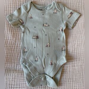 NWOT Winnie the Pooh Baby Onesie and matching hat, 0-3 months